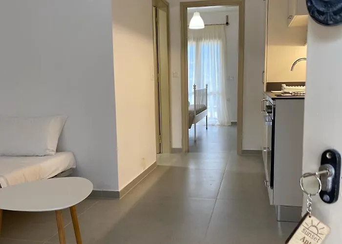 Sunset Rooms & Apartments